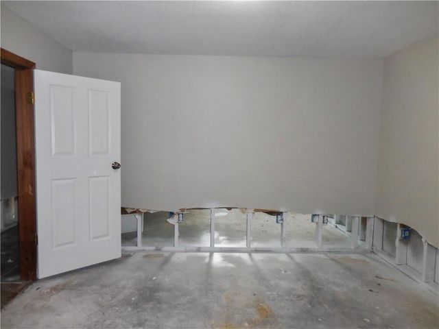 1000 Oakwood Street, Harrisonville, MO 64701