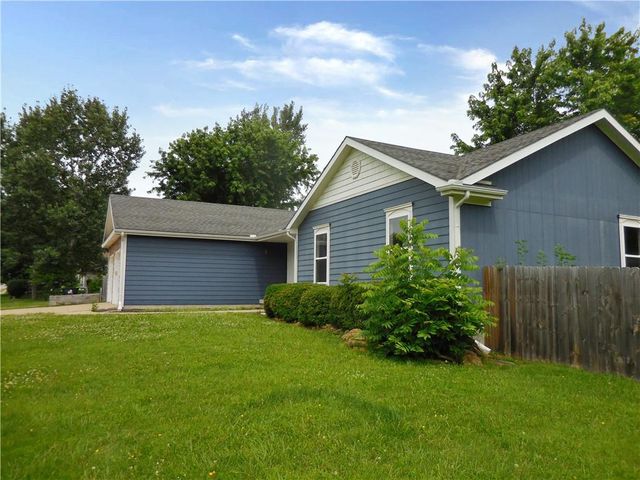 1000 Oakwood Street, Harrisonville, MO 64701