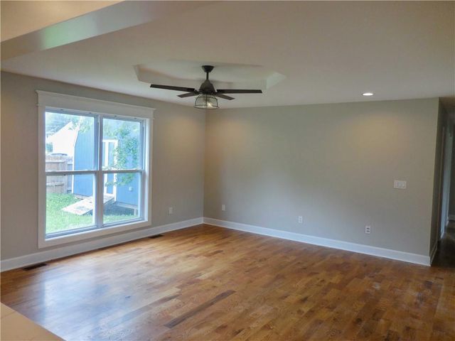1000 Oakwood Street, Harrisonville, MO 64701