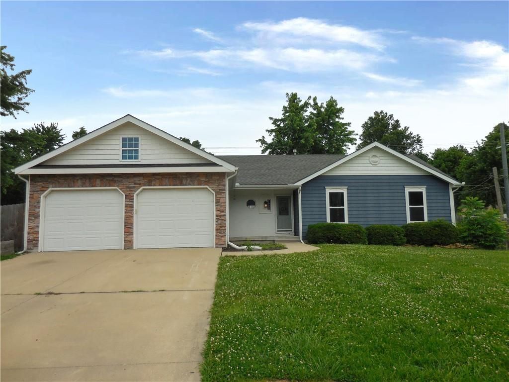 1000 Oakwood Street, Harrisonville, MO 64701