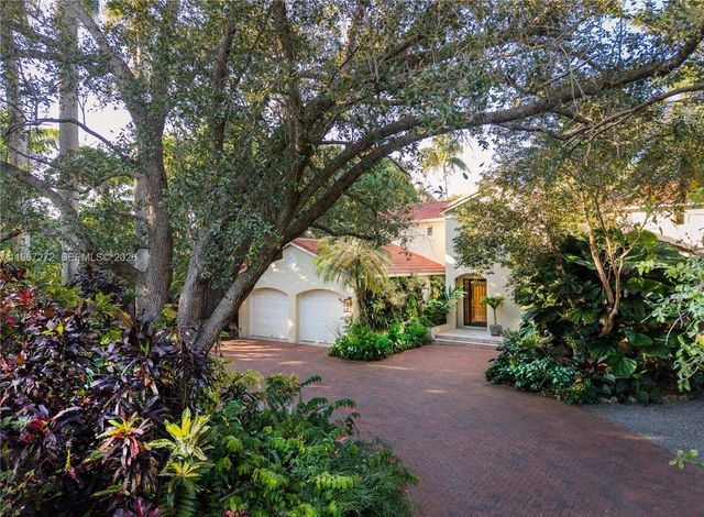 4867 SW 82nd St, Miami, FL 33143