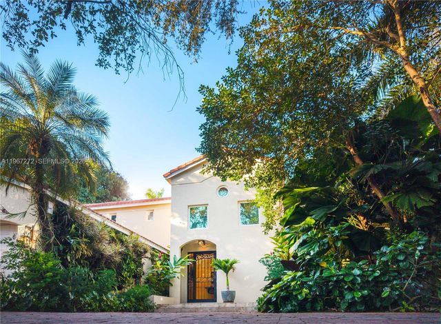 4867 SW 82nd St, Miami, FL 33143