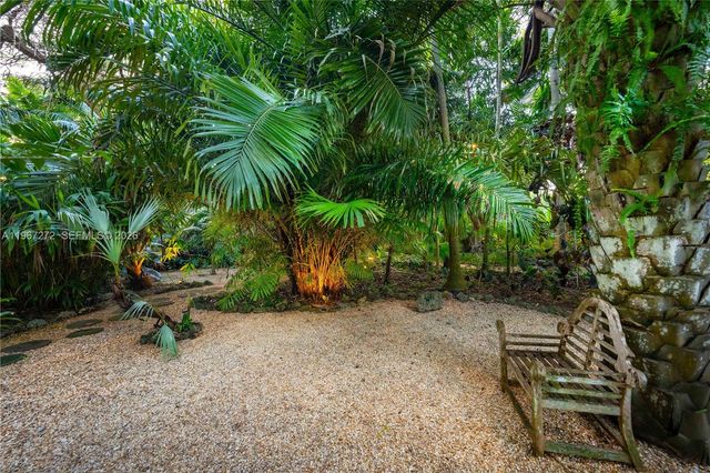 4867 SW 82nd St, Miami, FL 33143