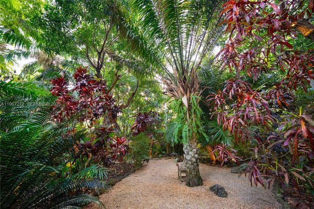 4867 SW 82nd St, Miami, FL 33143