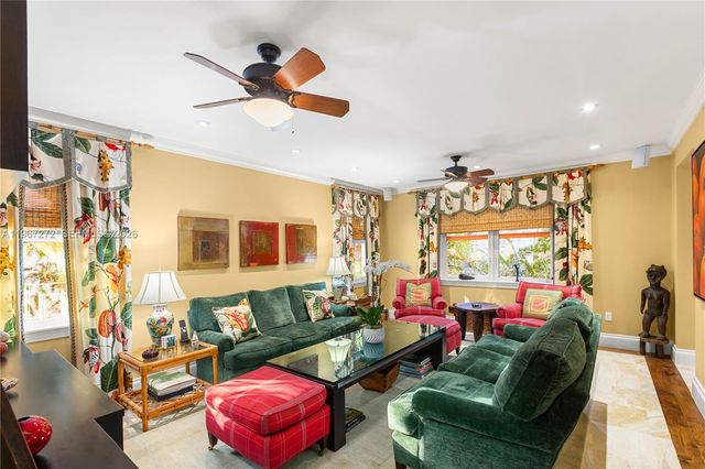 4867 SW 82nd St, Miami, FL 33143