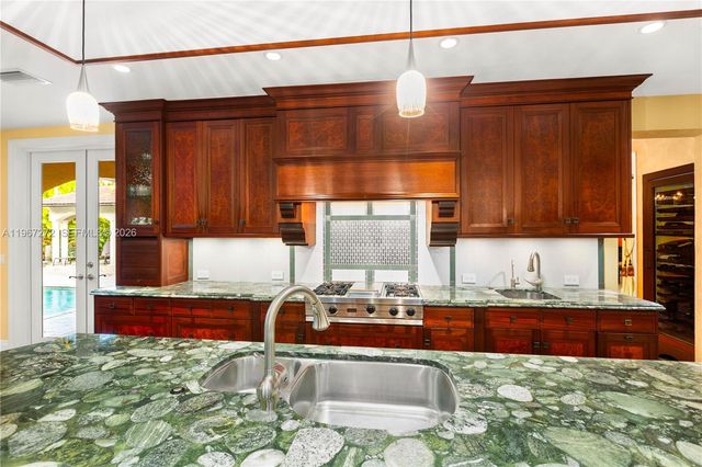 4867 SW 82nd St, Miami, FL 33143