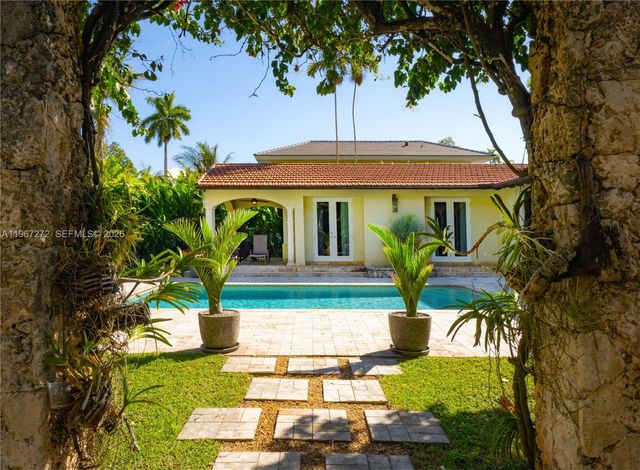 4867 SW 82nd St, Miami, FL 33143