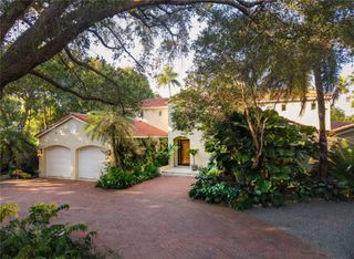 4867 SW 82nd St, Miami, FL 33143