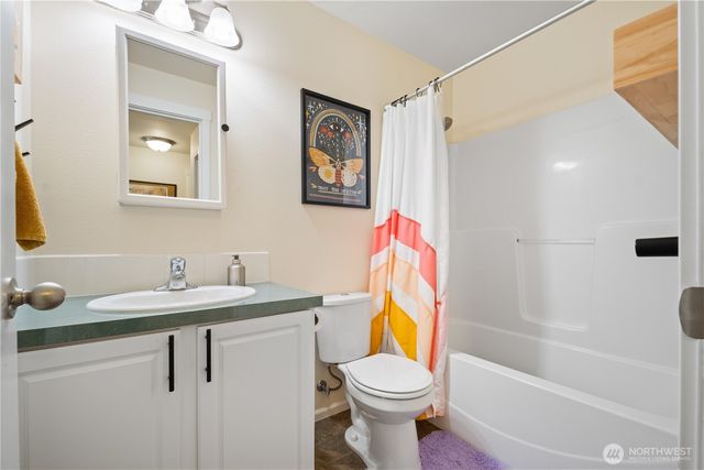 7677 Kildare Loop NW, Silverdale, WA 98383