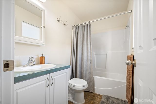 7677 Kildare Loop NW, Silverdale, WA 98383