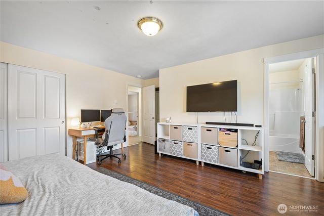 7677 Kildare Loop NW, Silverdale, WA 98383