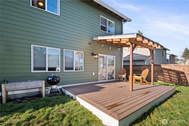 7677 Kildare Loop NW, Silverdale, WA 98383