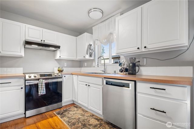 7677 Kildare Loop NW, Silverdale, WA 98383