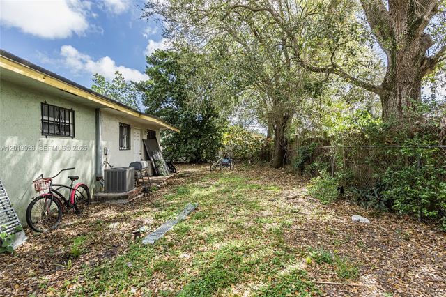 2316-2318 NW 98th St, Miami, FL 33147