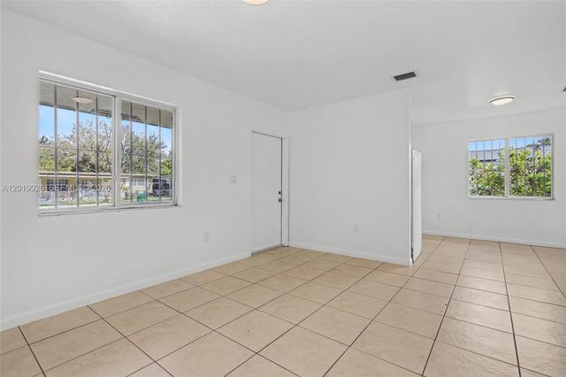 2316-2318 NW 98th St, Miami, FL 33147