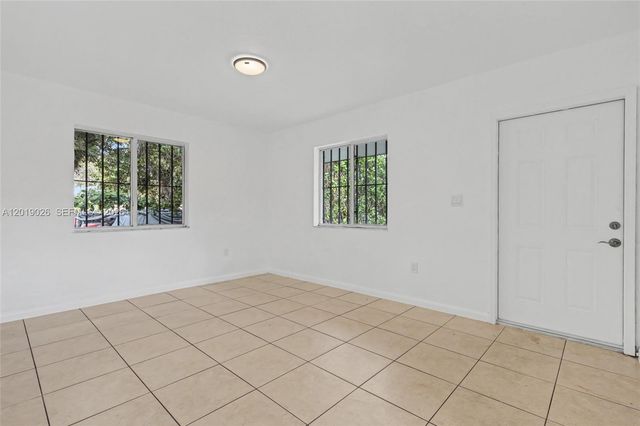 2316-2318 NW 98th St, Miami, FL 33147