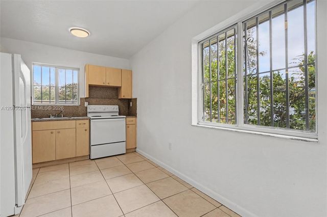 2316-2318 NW 98th St, Miami, FL 33147