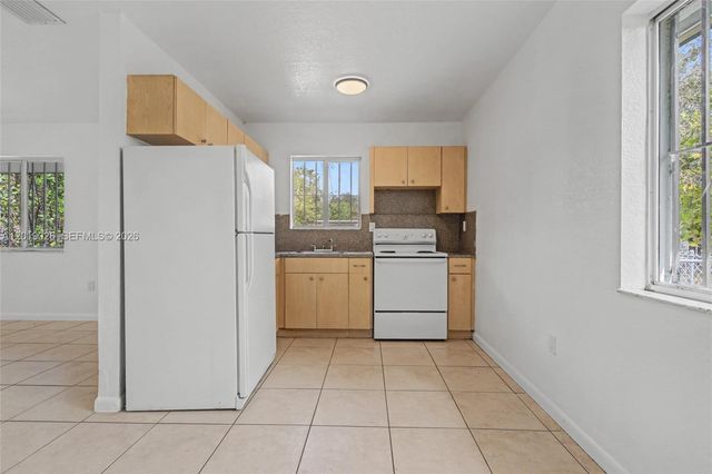 2316-2318 NW 98th St, Miami, FL 33147