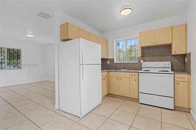 2316-2318 NW 98th St, Miami, FL 33147