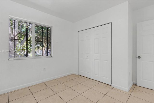 2316-2318 NW 98th St, Miami, FL 33147
