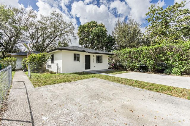 2316-2318 NW 98th St, Miami, FL 33147