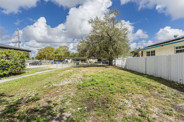 2316-2318 NW 98th St, Miami, FL 33147