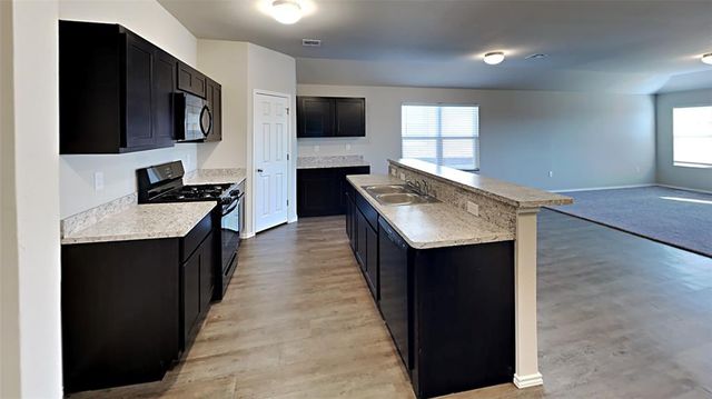 11748 NW 99th Terrace, Yukon, OK 73099