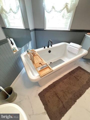 220 BAREFOOT LN, Frederica, DE 19946