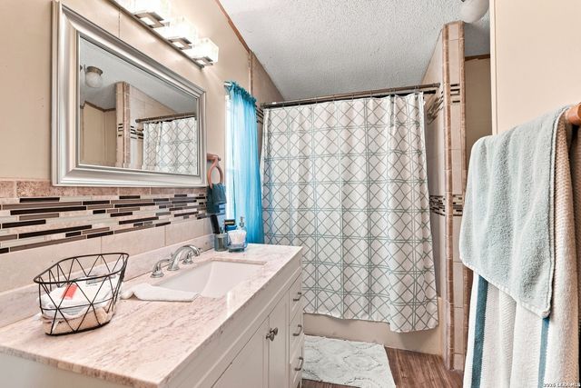 80 Michael Rd, Poteet, TX 78064