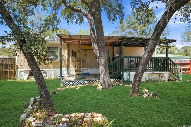 80 Michael Rd, Poteet, TX 78064