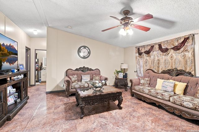 80 Michael Rd, Poteet, TX 78064