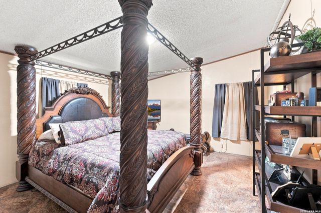 80 Michael Rd, Poteet, TX 78064