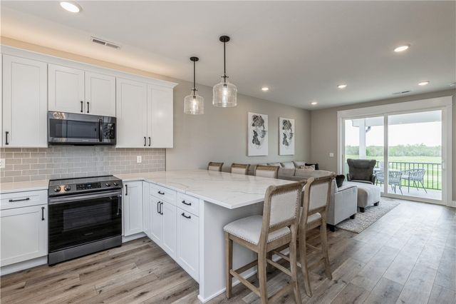 209 Boulder Pointe, Polk City, IA 50226