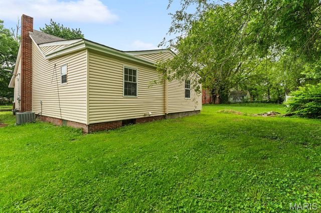 127 N 12th Street, Belleville, IL 62220