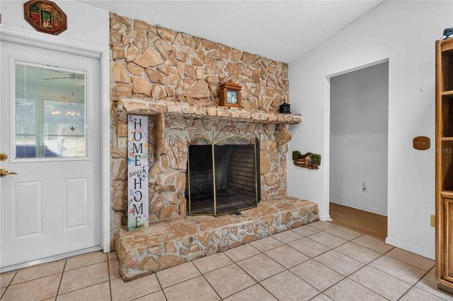 4803 LYNN OAKS CIRCLE, Dover, FL 33527