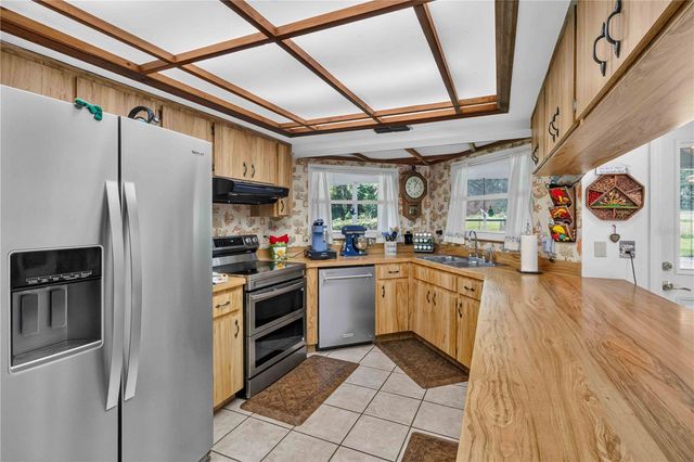 4803 LYNN OAKS CIRCLE, Dover, FL 33527