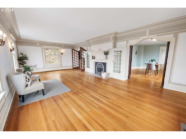 1215 15TH St, Astoria, OR 97103