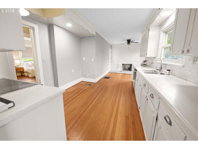 1215 15TH St, Astoria, OR 97103