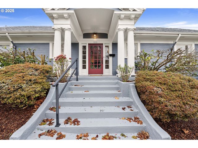 1215 15TH St, Astoria, OR 97103