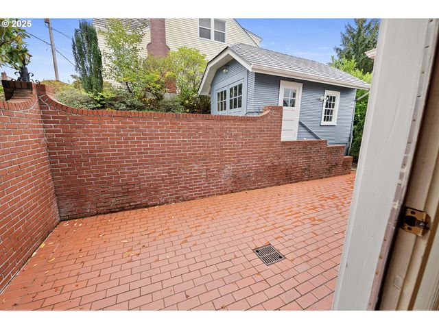 1215 15TH St, Astoria, OR 97103