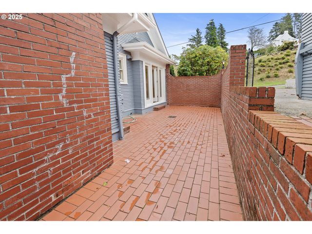 1215 15TH St, Astoria, OR 97103