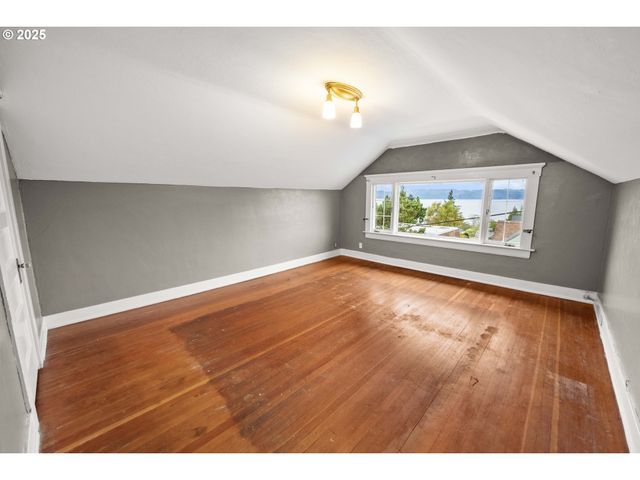 1215 15TH St, Astoria, OR 97103