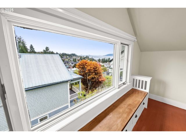 1215 15TH St, Astoria, OR 97103