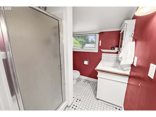 1215 15TH St, Astoria, OR 97103