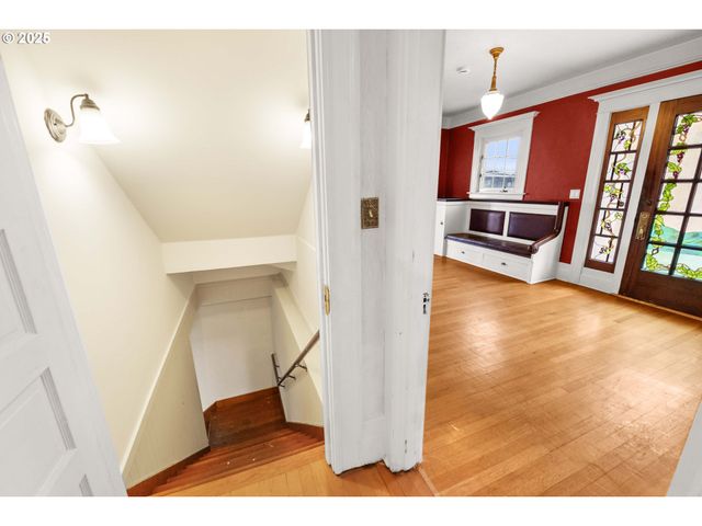 1215 15TH St, Astoria, OR 97103