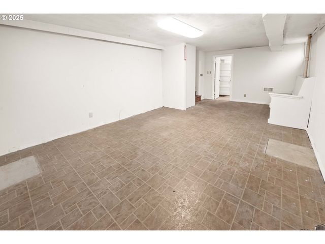 1215 15TH St, Astoria, OR 97103