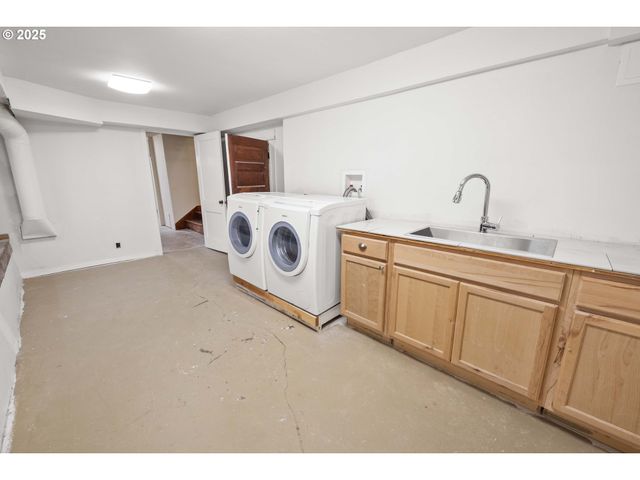 1215 15TH St, Astoria, OR 97103