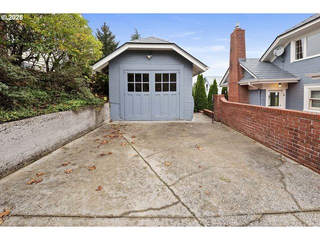 1215 15TH St, Astoria, OR 97103