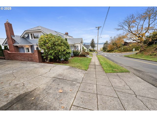 1215 15TH St, Astoria, OR 97103