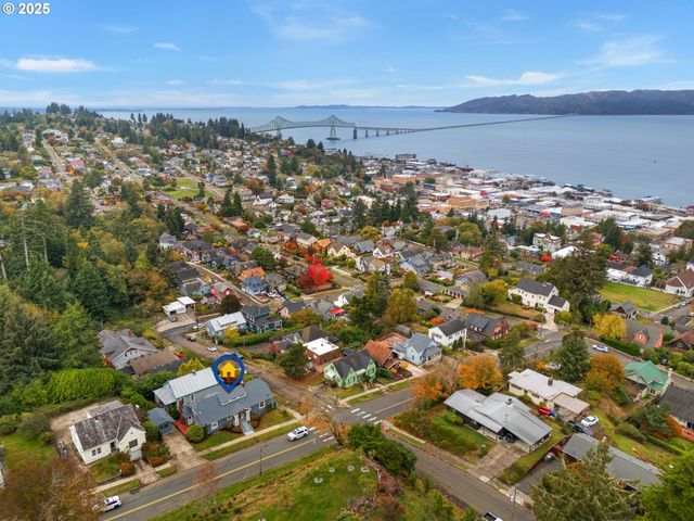 1215 15TH St, Astoria, OR 97103